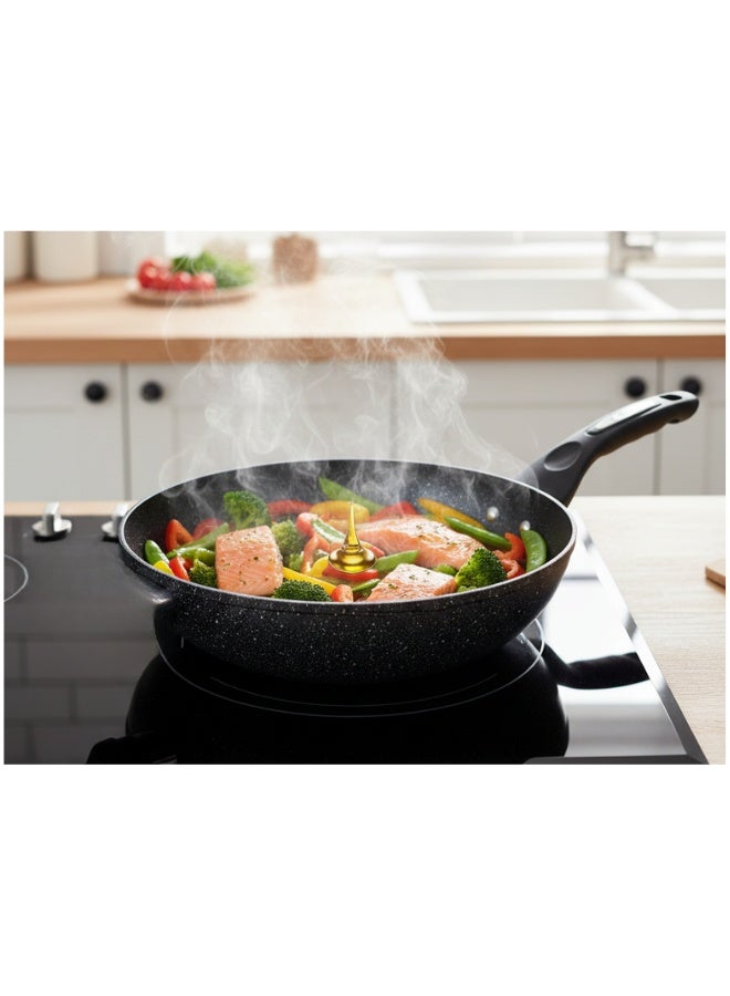 مقلاة ووك جرانيت متطورة غير لاصقة 32 سم مقاس كبير مثالية للطهي الصحي والوجبات العائلية مع غطاء زجاجي حراري ومقبض مريح مقاوم للحرارة وأداة طهي خشبية لحماية الطبقة غير اللاصقة وتوزيع حراري متساوي لجميع أنواع المواقد: الغاز، الكهرباء، الهالوجين، مصممة للقلي السريع والتحمير والطهي مع أقل كمية زيت وسهولة تنظيف فائقة - Image 3